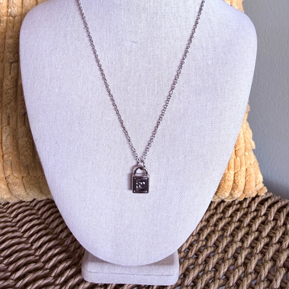 Chanel Silver Padlock GWP Pendant on 19” Silver Chain - Picture 4 of 7